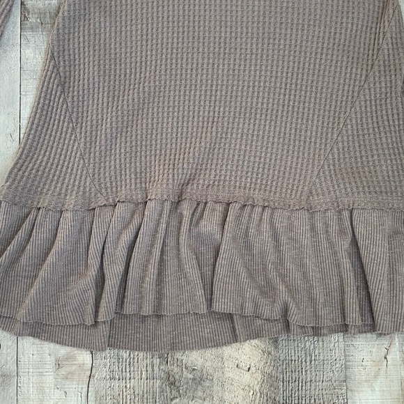 Anthropologie eri & ali Chocolate Brown Waffle Knit Tunic Hem V Neck Top SZ S - Picture 4 of 10